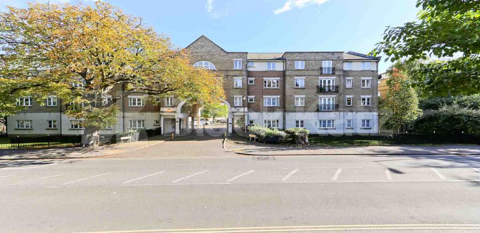 			NEW INSTRUCTION (Includes private parking)., 2 Bedroom, 1 bath, 1 reception Apartment			 Morden House, Bristowe Close, Brixton